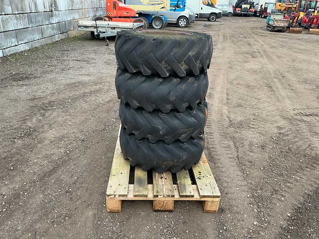 Bkt implement as 504 band, wiel en velg - afbeelding 7 van  8