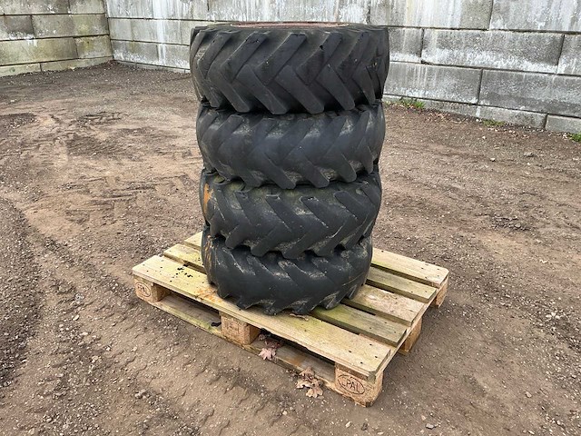 Bkt implement as 504 band, wiel en velg - afbeelding 4 van  6