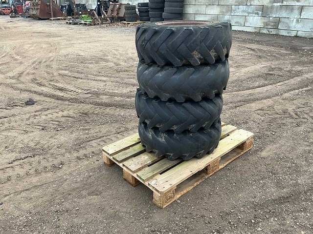 Bkt implement as 504 band, wiel en velg - afbeelding 6 van  10