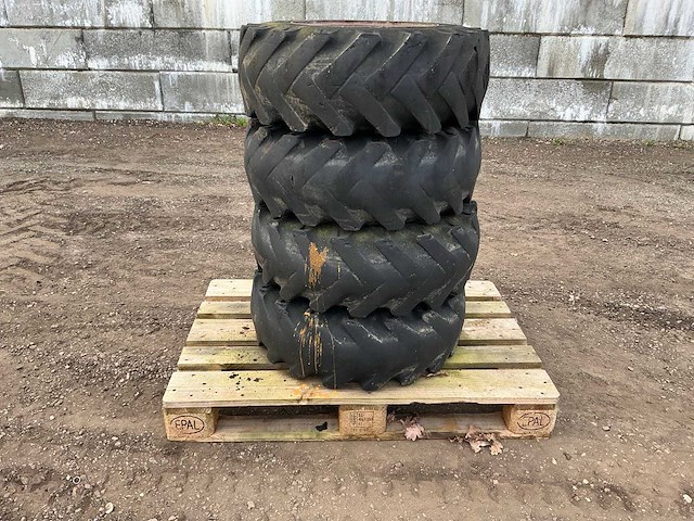 Bkt implement as 504 band, wiel en velg - afbeelding 2 van  6
