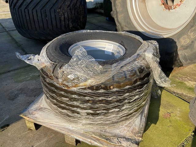 Bkt implement-aw708 band met velg - afbeelding 1 van  7