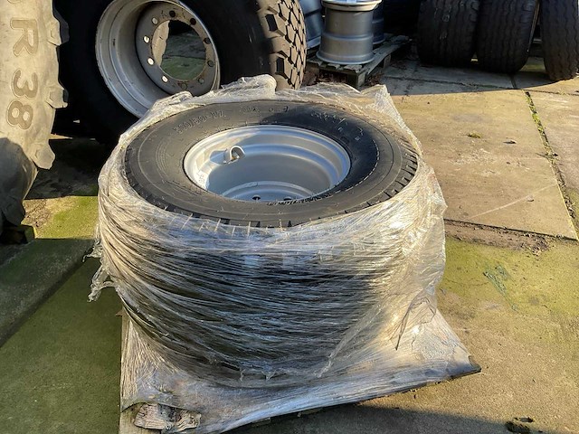 Bkt implement-aw708 band met velg - afbeelding 2 van  7