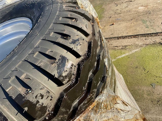 Bkt implement-aw708 band met velg - afbeelding 3 van  7