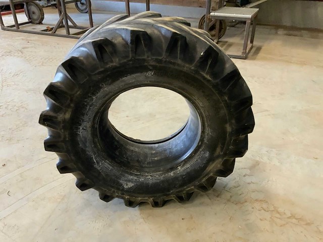 Bkt implemet as504 -11.5/80-15.3 tractorband met binnenband - afbeelding 2 van  6