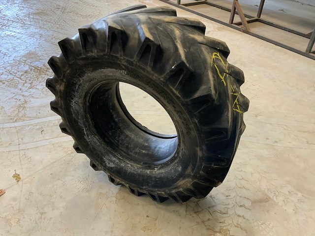 Bkt implemet as504 -11.5/80-15.3 tractorband met binnenband - afbeelding 3 van  6