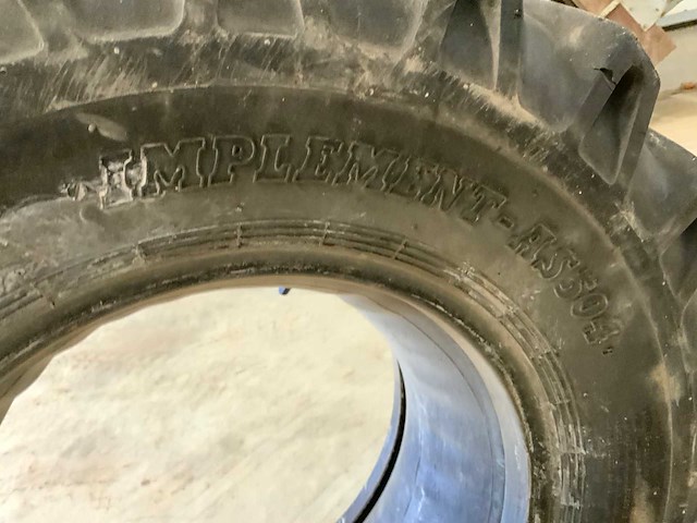 Bkt implemet as504 -11.5/80-15.3 tractorband met binnenband - afbeelding 5 van  6