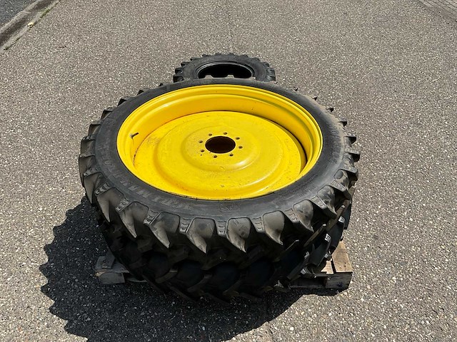 Bkt landbouw wielen set 230/95r36 + 210/95r16 - afbeelding 5 van  11