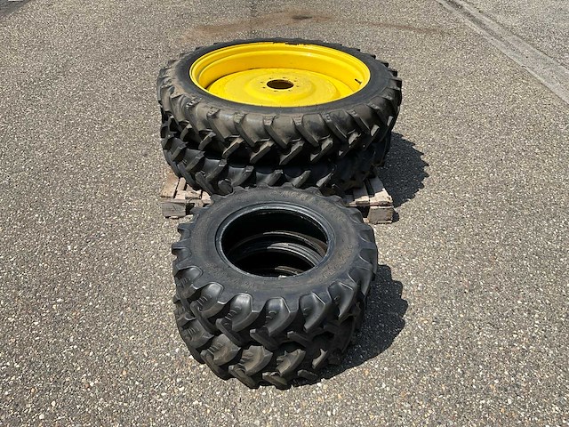 Bkt landbouw wielen set 230/95r36 + 210/95r16 - afbeelding 7 van  11
