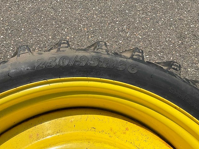 Bkt landbouw wielen set 230/95r36 + 210/95r16 - afbeelding 11 van  11