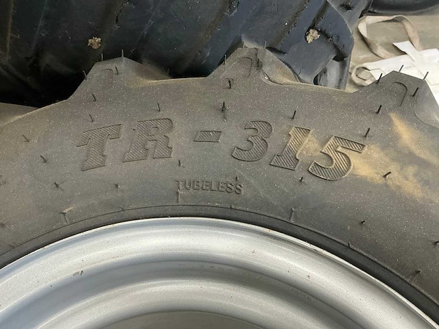 Bkt tr-315 band met velg 31 x 15.50-15 (2x) - afbeelding 8 van  8