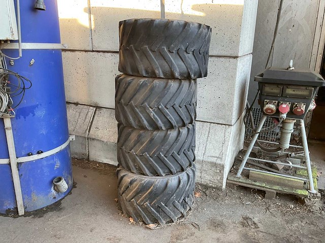 Bkt tr-315 banden graafmachine (4x) - afbeelding 1 van  10