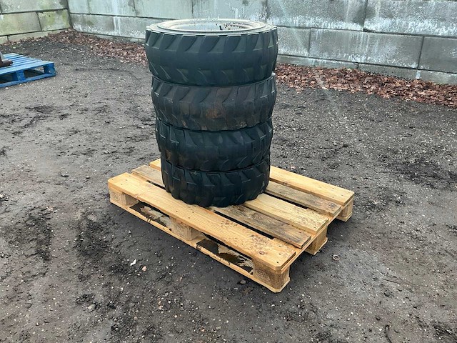 Bkt wide wall 27x8,50 r15 band, wiel en velg - afbeelding 6 van  12