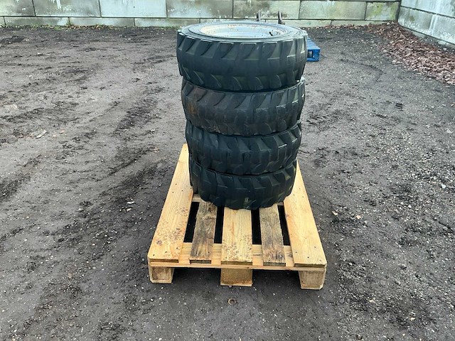 Bkt wide wall 27x8,50 r15 band, wiel en velg - afbeelding 7 van  12