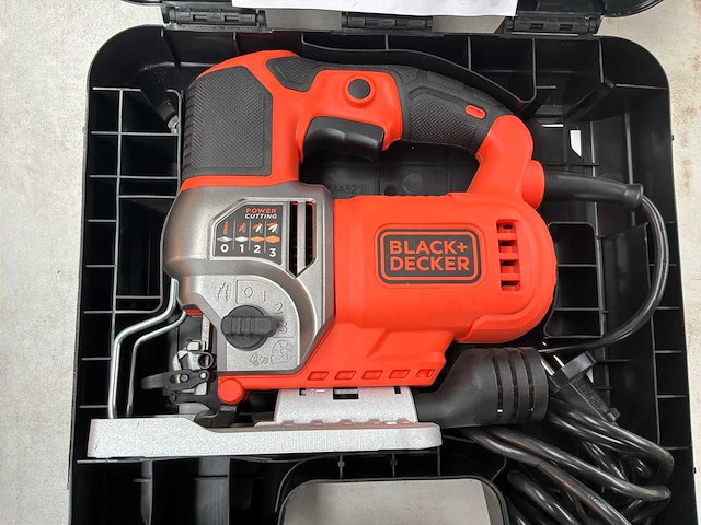 Black + decker bes610 decoupeerzaag - afbeelding 2 van  3
