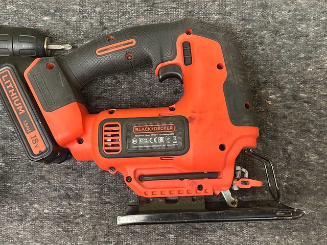 Black+ decker boormachine en decoupeerzaag accugereedschap (2x) - afbeelding 3 van  6
