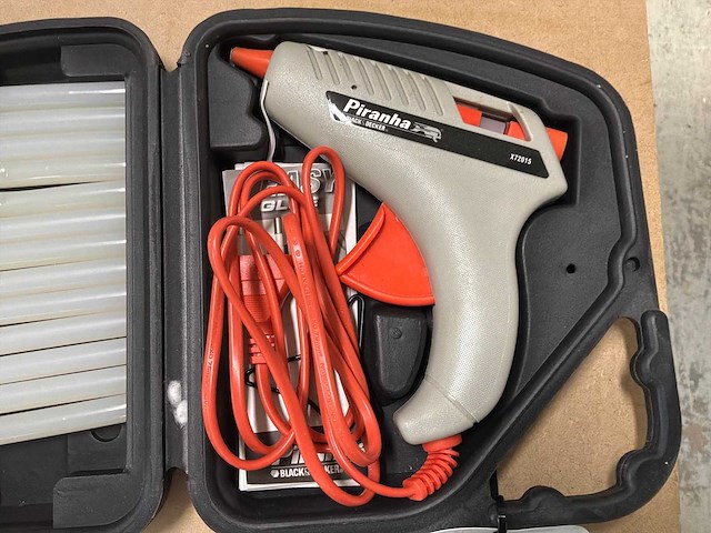 Black & decker piranha lijmpistool - afbeelding 2 van  5