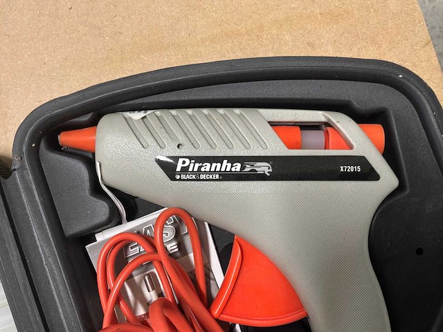 Black & decker piranha lijmpistool - afbeelding 3 van  5