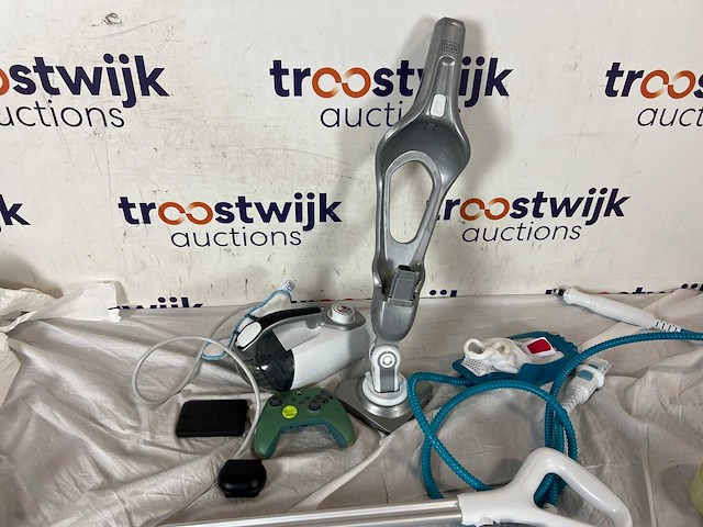 Black & decker steam mop | steelseries oordopjes | xtorm powerbank | xbox controller - afbeelding 1 van  1