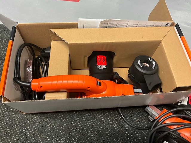 Black & decker stripschuurmachine (7x) - afbeelding 3 van  4