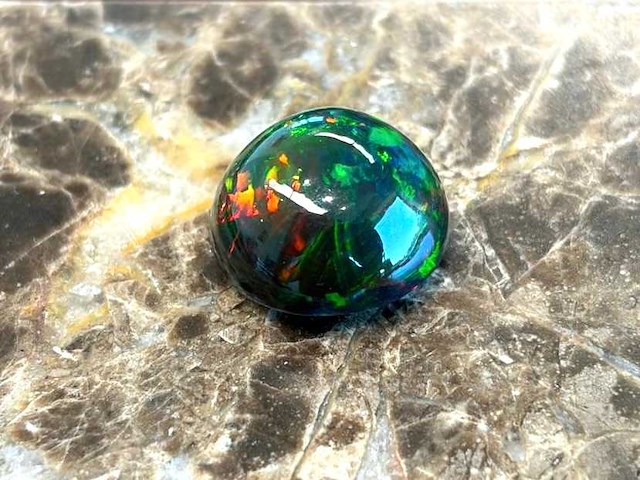 Black opal - 10.20 carat natuurlijke black opal - afbeelding 1 van  4