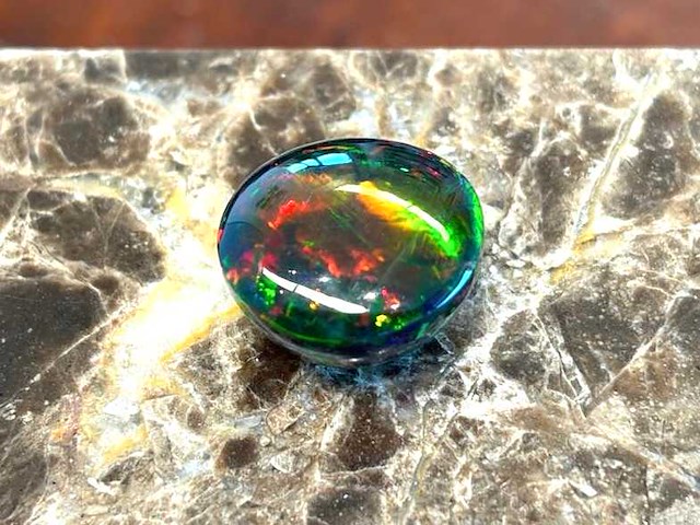 Black opal - 10.20 carat natuurlijke black opal - afbeelding 2 van  4