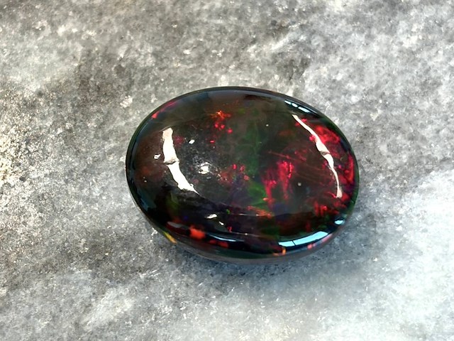 Black opal - 11.47 carat natuurlijke black opal - afbeelding 2 van  5