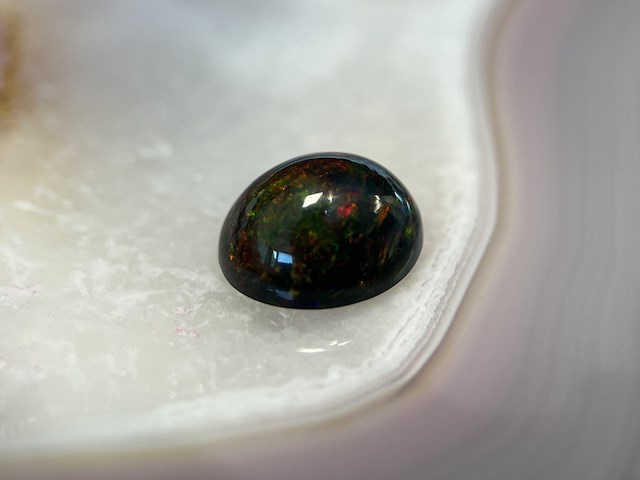 Black opal - 4.00 carat natuurlijke black opal - afbeelding 1 van  3