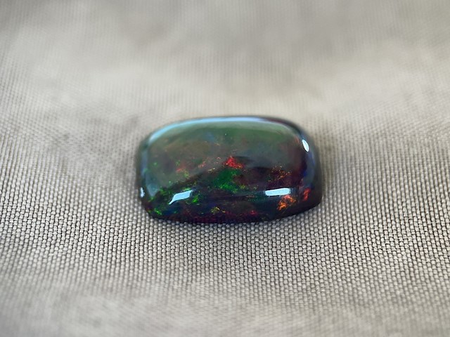 Black opal - 5.45 carat natuurlijke black opal - afbeelding 1 van  5