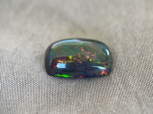 Black opal - 5.45 carat natuurlijke black opal - afbeelding 3 van  5