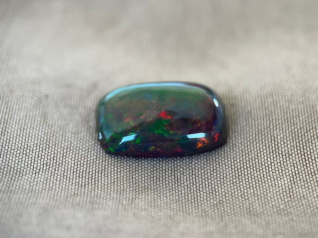 Black opal - 5.45 carat natuurlijke black opal - afbeelding 1 van  3