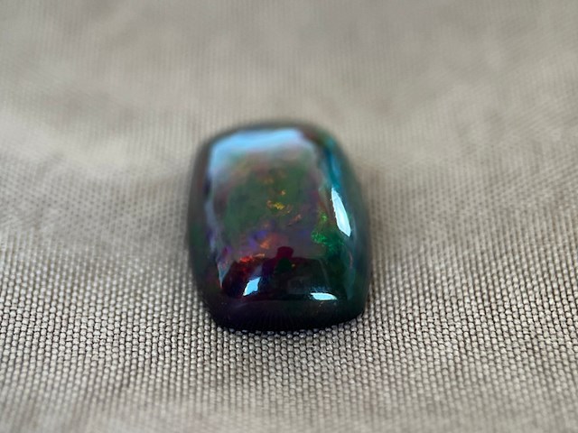 Black opal - 5.45 carat natuurlijke black opal - afbeelding 2 van  3