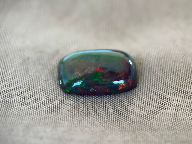 Black opal - 5.45 carat natuurlijke black opal - afbeelding 1 van  5