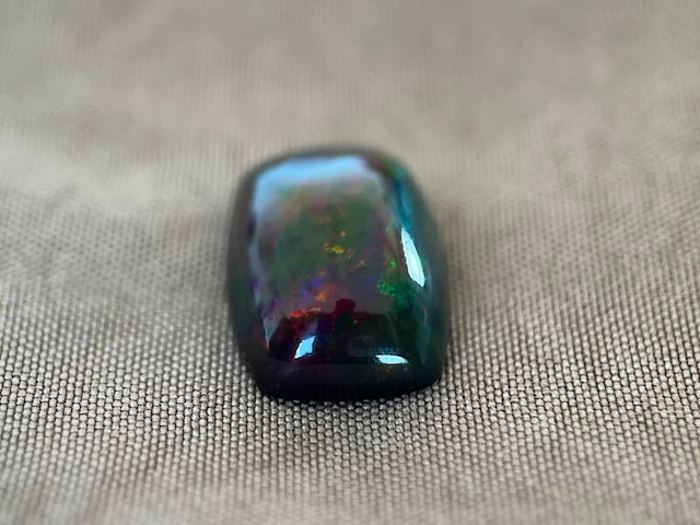 Black opal - 5.45 carat natuurlijke black opal - afbeelding 2 van  5