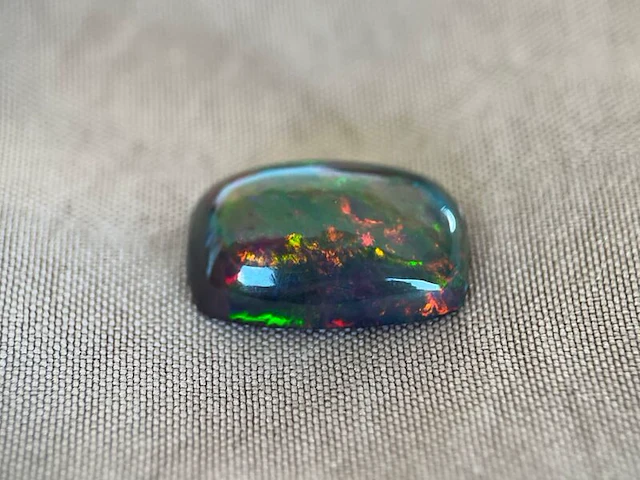 Black opal - 5.45 carat natuurlijke black opal - afbeelding 3 van  5