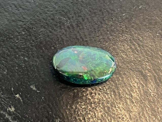 Black opal - 5.74 carat natuurlijke black opal - afbeelding 2 van  4