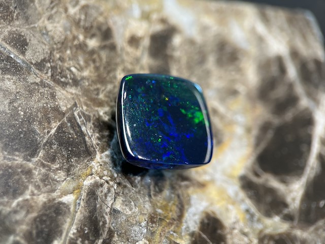 Black opal - 6.63 carat natuurlijke black opal - afbeelding 3 van  5