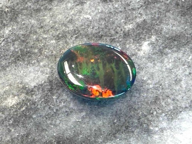 Black opal - 7.72 carat natuurlijke black opal - afbeelding 2 van  4