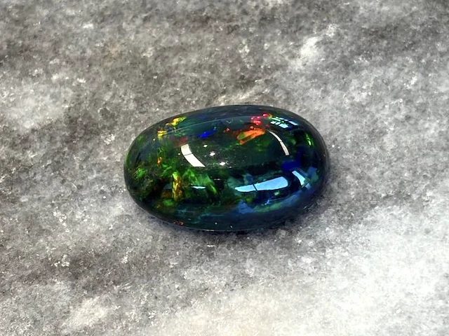 Black opal - 7.83 carat natuurlijke black opal - afbeelding 1 van  4