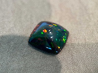 Black opal 4.60 carat natuurlijke black opal - afbeelding 4 van  4