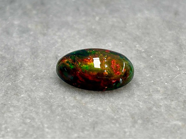 Black opal 5.55 carat natuurlijke black opal - afbeelding 1 van  4