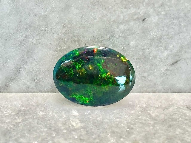 Black opal 5.56 carat natuurlijke black opal - afbeelding 4 van  4