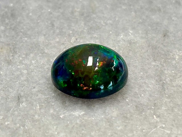 Black opal 6.73 carat natuurlijke black opal - afbeelding 2 van  4