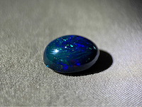 Black opal 7.64 carat natuurlijke black opal - afbeelding 1 van  4