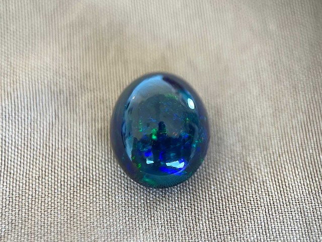 Black opal 7.64 carat natuurlijke black opal - afbeelding 2 van  4