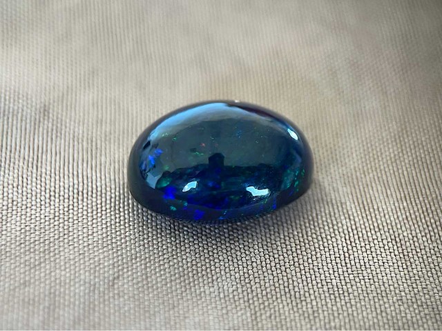 Black opal 7.64 carat natuurlijke black opal - afbeelding 4 van  4
