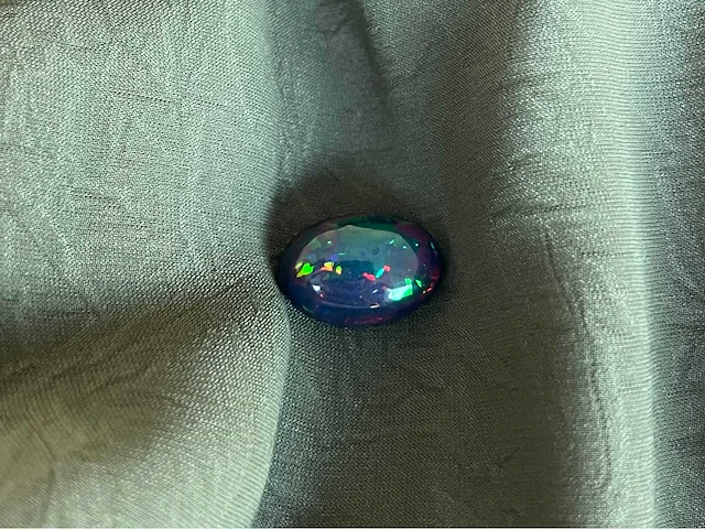 Black opal 9.20 ct natuurlijk - afbeelding 1 van  2