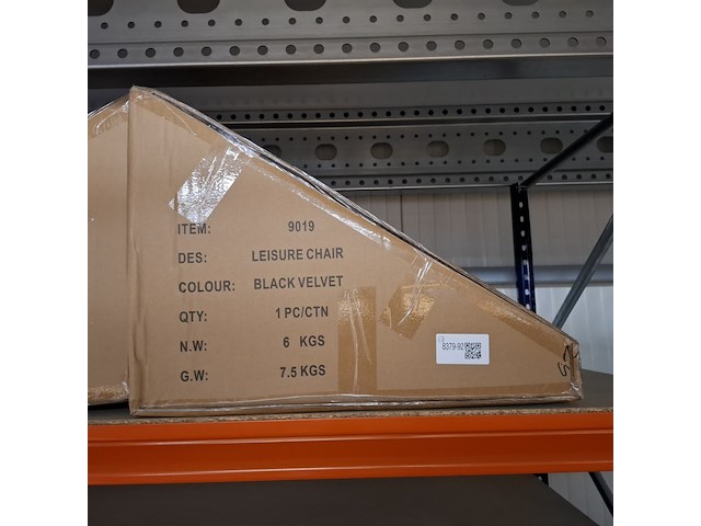 Black velvet leisure chair, 2025 - afbeelding 2 van  2