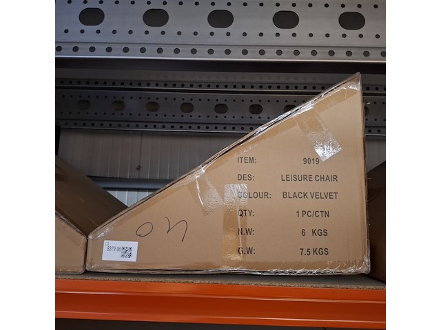 Black velvet leisure chair, 2025 - afbeelding 2 van  2