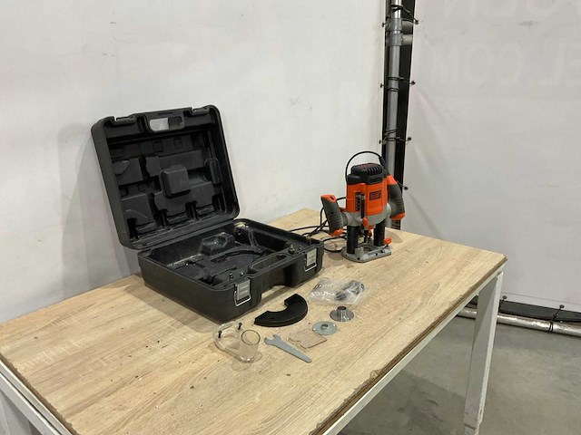 Black&decker - kw1200e - bovenfrees - afbeelding 2 van  8