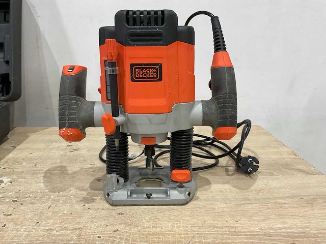 Black&decker - kw1200e - bovenfrees - afbeelding 4 van  8